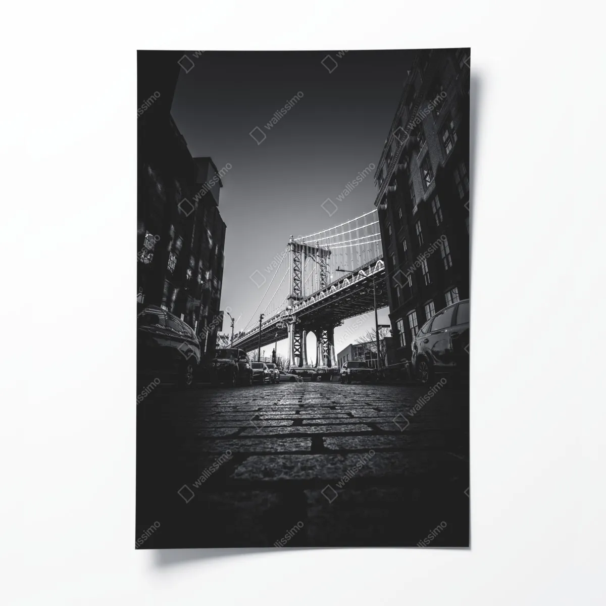 Plakat most na Manhattanie z perspektywy brukowanej ulicy – Wallissimo® Plakat most na Manhattanie z perspektywy brukowanej ulicy – Wallissimo®