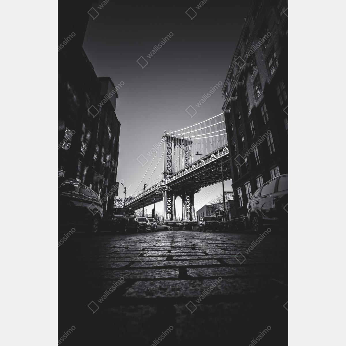 Plakat most na Manhattanie z perspektywy brukowanej ulicy – Wallissimo® Plakat most na Manhattanie z perspektywy brukowanej ulicy – Wallissimo®