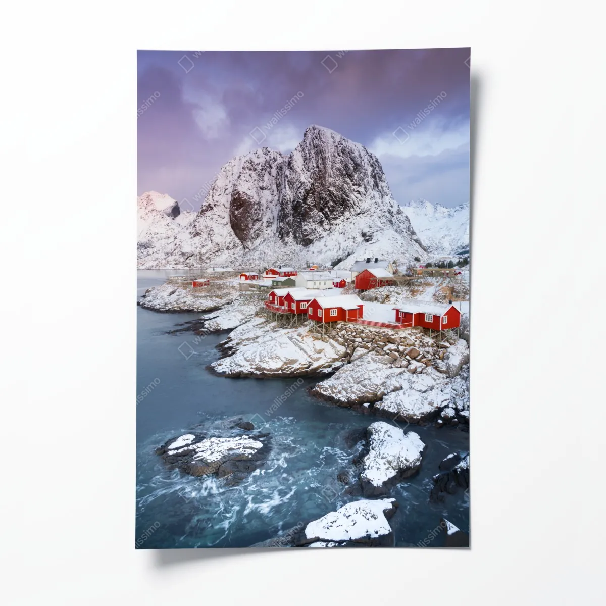 Plakat czerwone domki nad zaśnieżoną górą – Wallissimo® Plakat czerwone domki nad zaśnieżoną górą – Wallissimo®