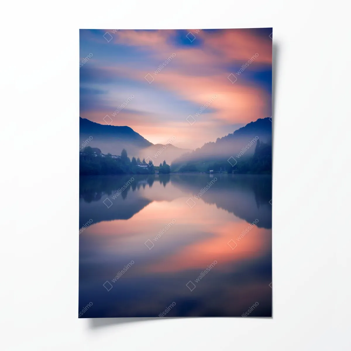 Plakat mglisty górski poranek nad jeziorem – Wallissimo® Plakat mglisty górski poranek nad jeziorem – Wallissimo®