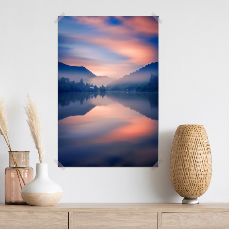 Plakat mglisty górski poranek nad jeziorem – Wallissimo® Plakat mglisty górski poranek nad jeziorem – Wallissimo®