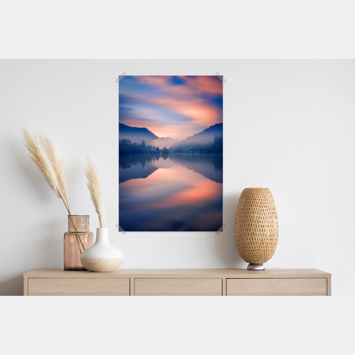 Plakat mglisty górski poranek nad jeziorem – Wallissimo® Plakat mglisty górski poranek nad jeziorem – Wallissimo®