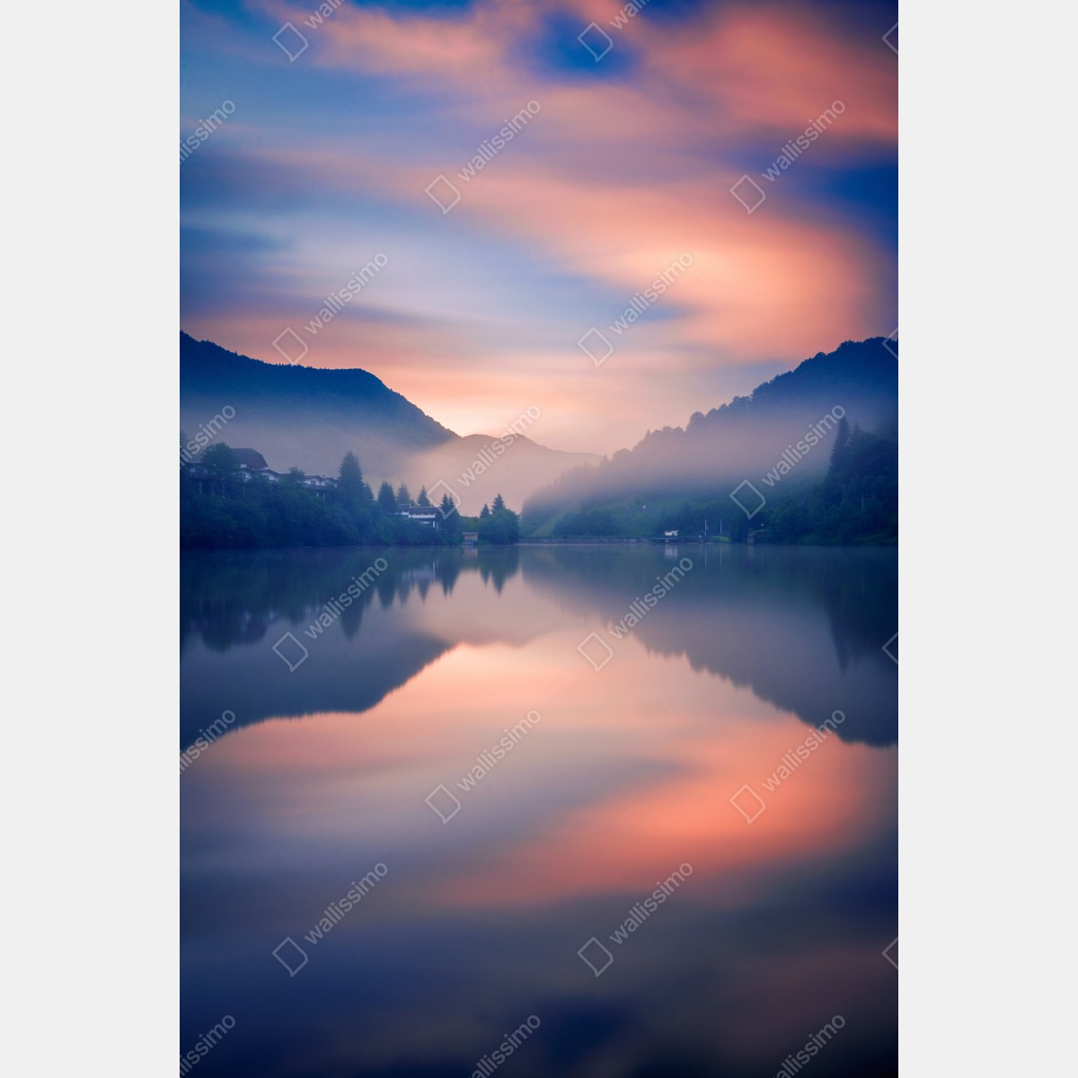 Plakat mglisty górski poranek nad jeziorem – Wallissimo® Plakat mglisty górski poranek nad jeziorem – Wallissimo®