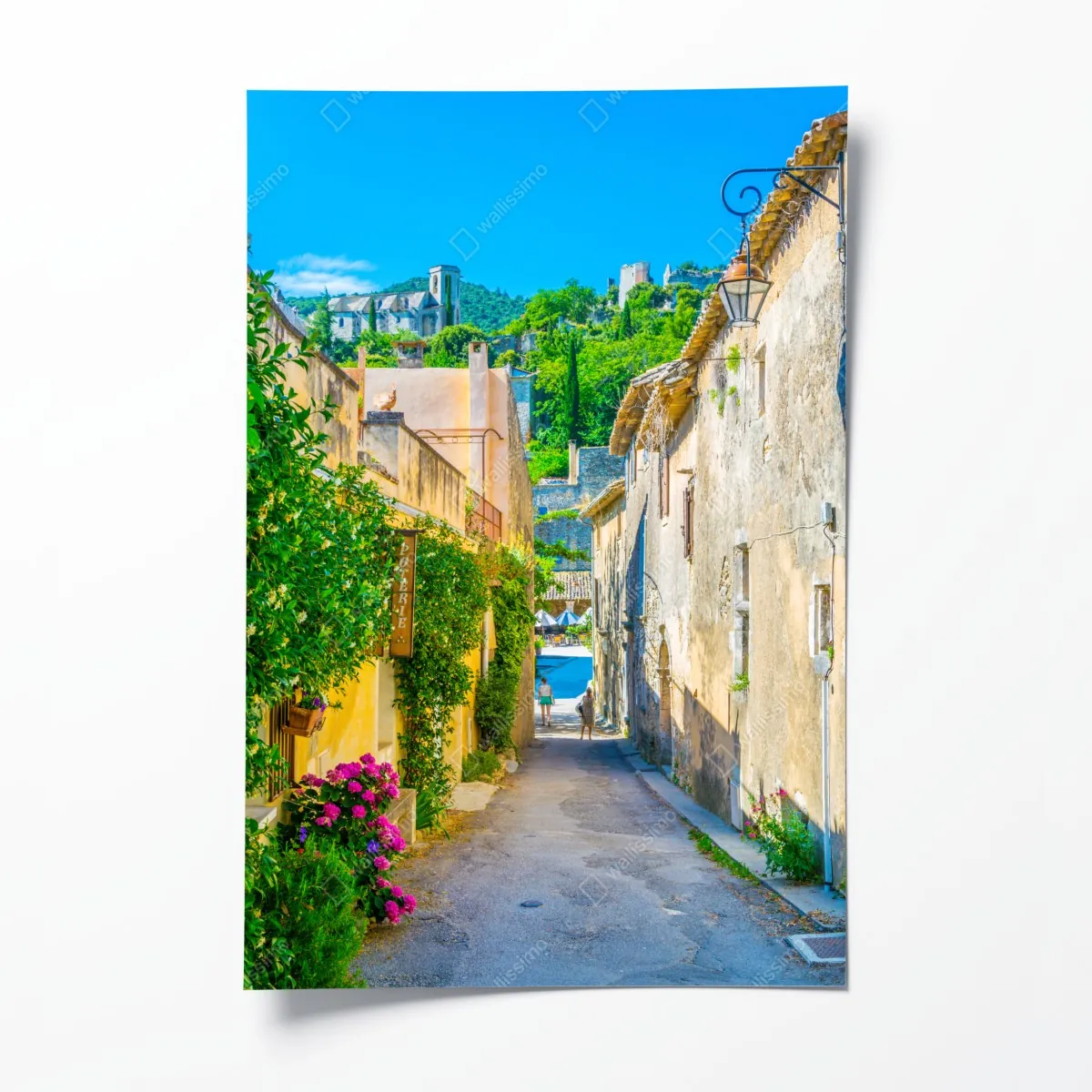Plakat słoneczna uliczka wioski śródziemnomorskiej – Wallissimo® Plakat słoneczna uliczka wioski śródziemnomorskiej – Wallissimo®