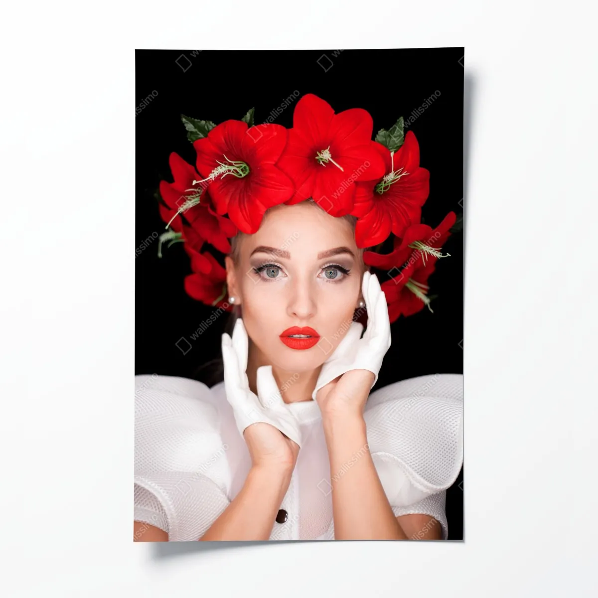 Plakat elegancki portret z wiankiem z czerwonych kwiatów – Wallissimo® Plakat elegancki portret z wiankiem z czerwonych kwiatów – Wallissimo®