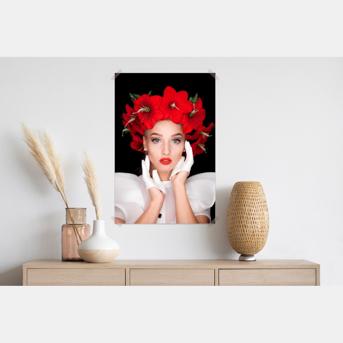 Plakat elegancki portret z wiankiem z czerwonych kwiatów – Wallissimo® Plakat elegancki portret z wiankiem z czerwonych kwiatów – Wallissimo®