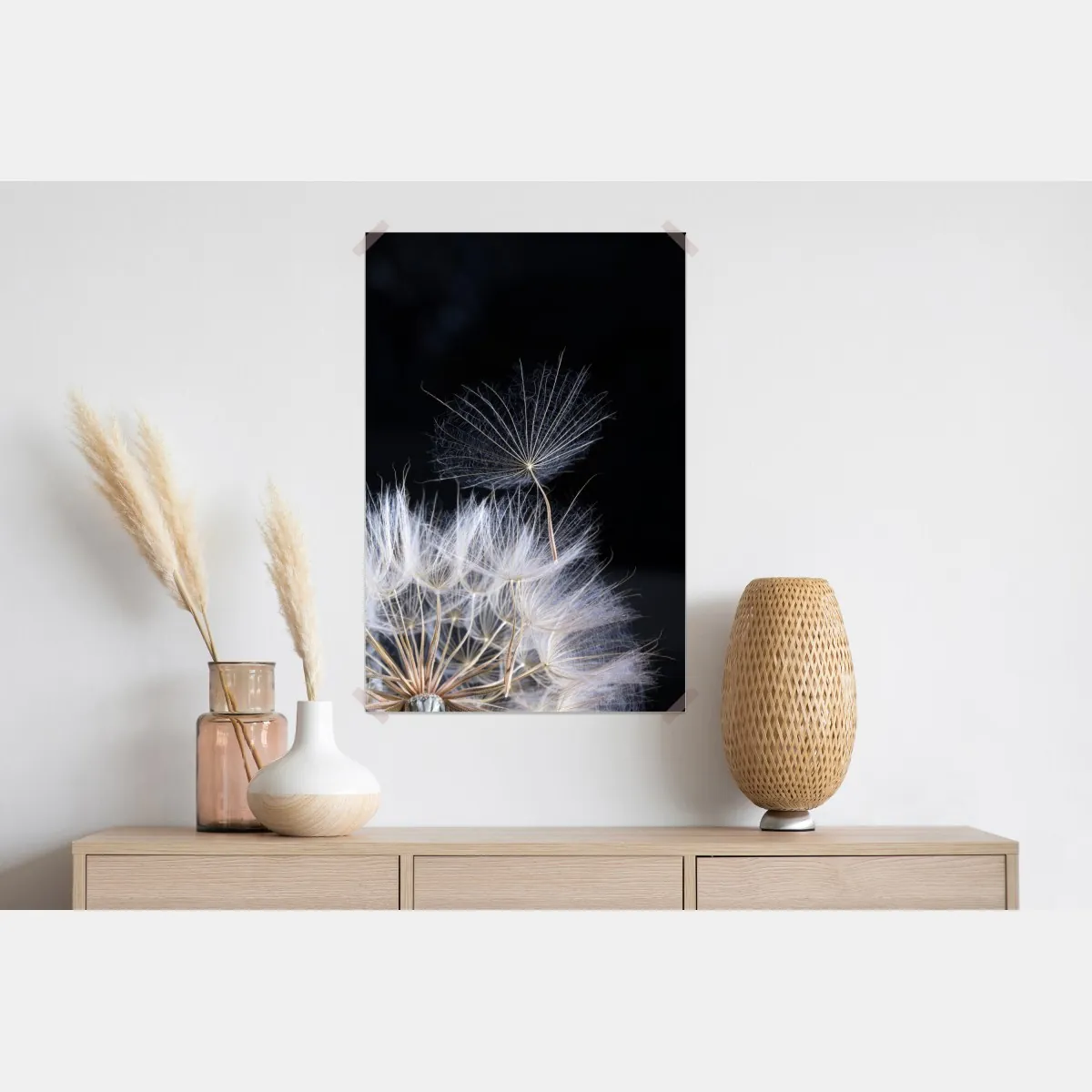 Plakat delikatne ziarno mniszka na czarnym tle – Wallissimo® Plakat delikatne ziarno mniszka na czarnym tle – Wallissimo®