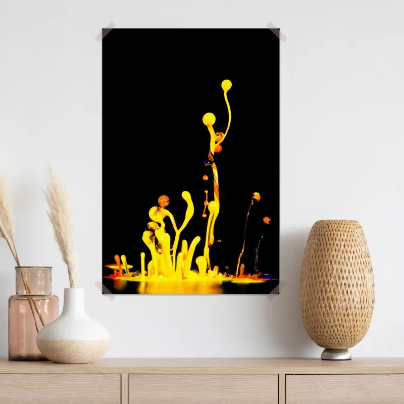Plakat intensywny żółty rozbryzg farby na czarnym tle – Wallissimo® Plakat intensywny żółty rozbryzg farby na czarnym tle – Wallissimo®