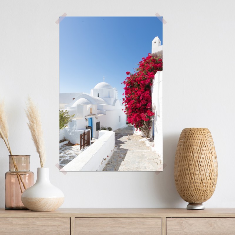 Plakat słoneczna ulica wyspy z bujną bugenwillą – Wallissimo® Plakat słoneczna ulica wyspy z bujną bugenwillą – Wallissimo®