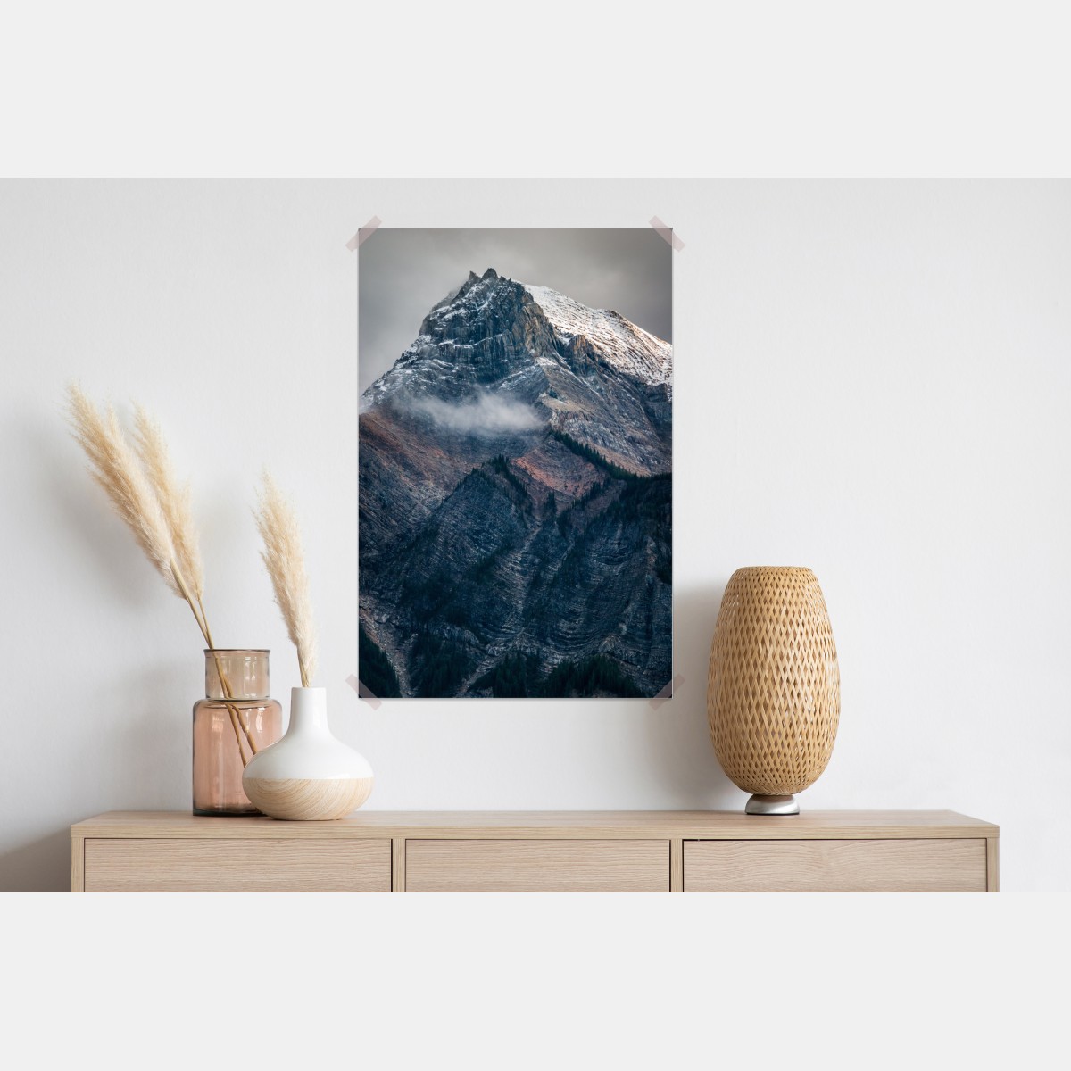 Plakat dramatyczny alpejski szczyt we mgle – Wallissimo® Plakat dramatyczny alpejski szczyt we mgle – Wallissimo®