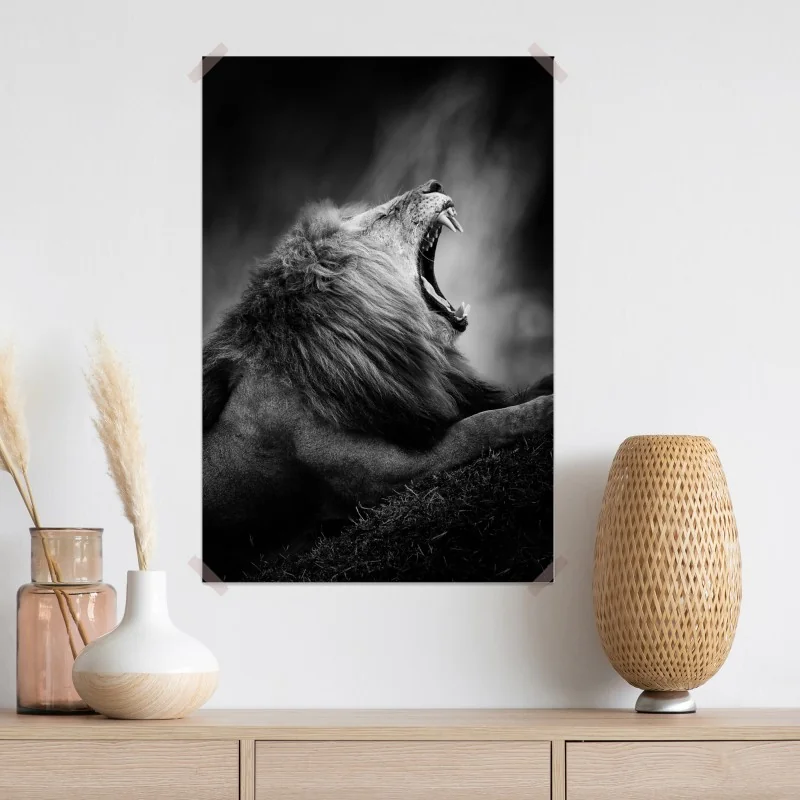 Plakat majestatyczny ryczący lew w monochromie – Wallissimo® Plakat majestatyczny ryczący lew w monochromie – Wallissimo®