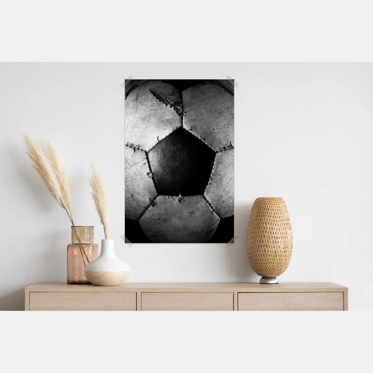 Plakat zniszczona piłka nożna - zbliżenie – Wallissimo® Plakat zniszczona piłka nożna - zbliżenie – Wallissimo®