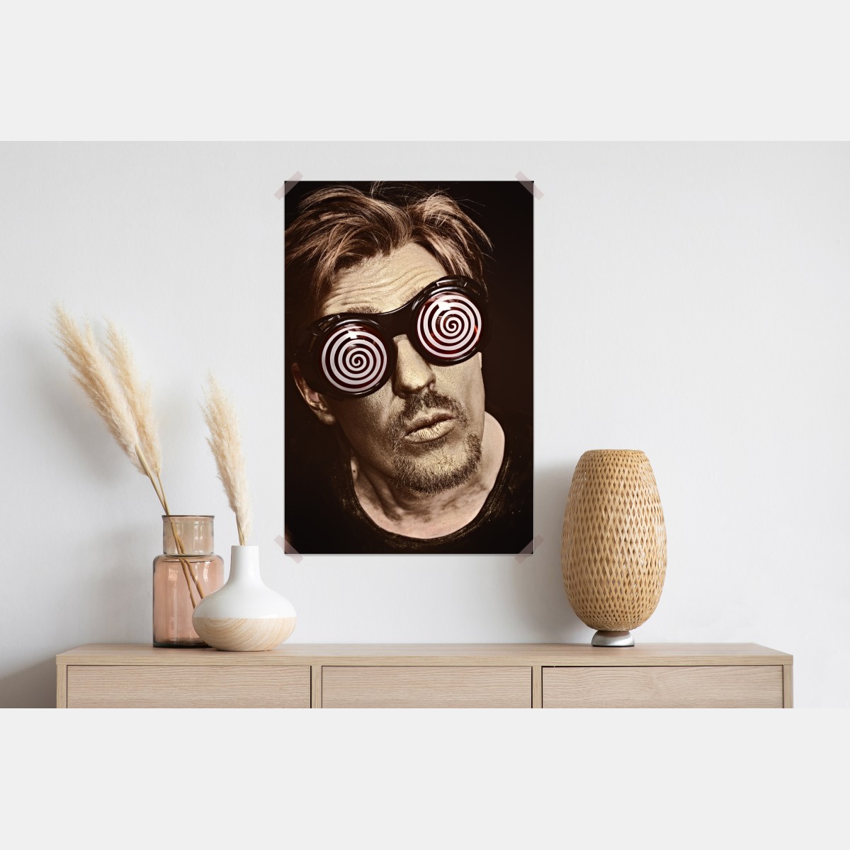 Plakat hipnotyczny portret w spiralnych goglach – Wallissimo® Plakat hipnotyczny portret w spiralnych goglach – Wallissimo®