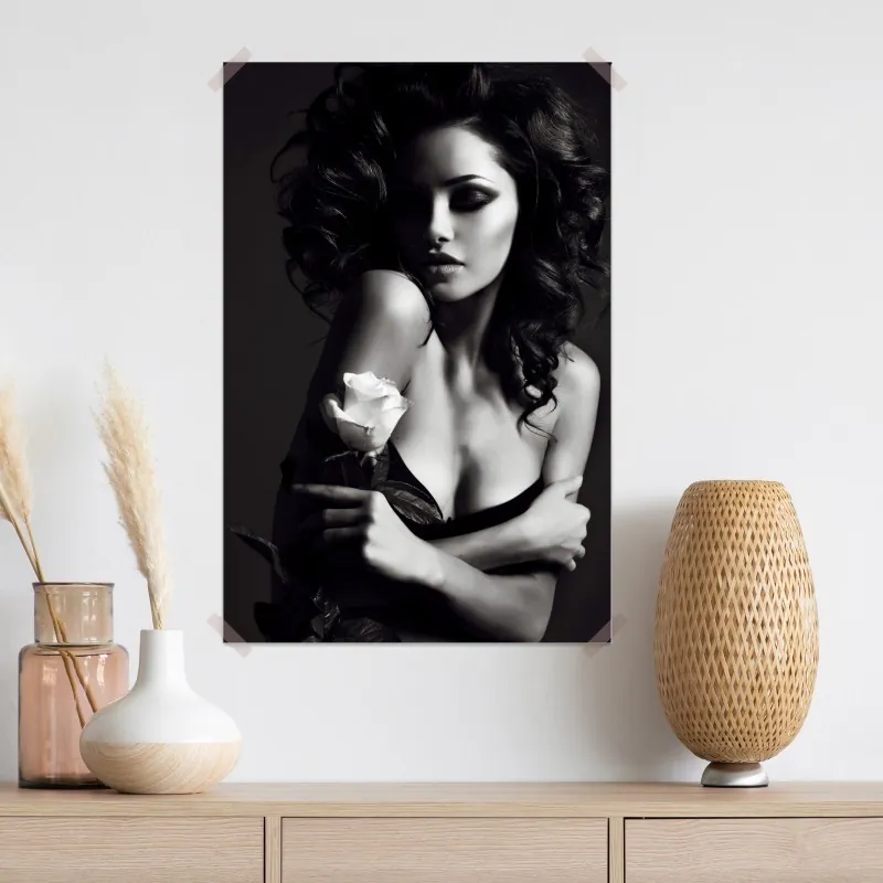 Plakat zmysłowy czarno-biały portret z różą – Wallissimo® Plakat zmysłowy czarno-biały portret z różą – Wallissimo®