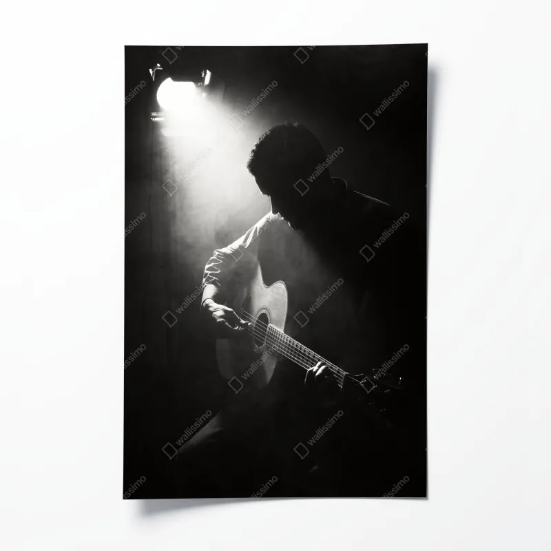 Plakat sylwetka gitarzysty w świetle reflektora