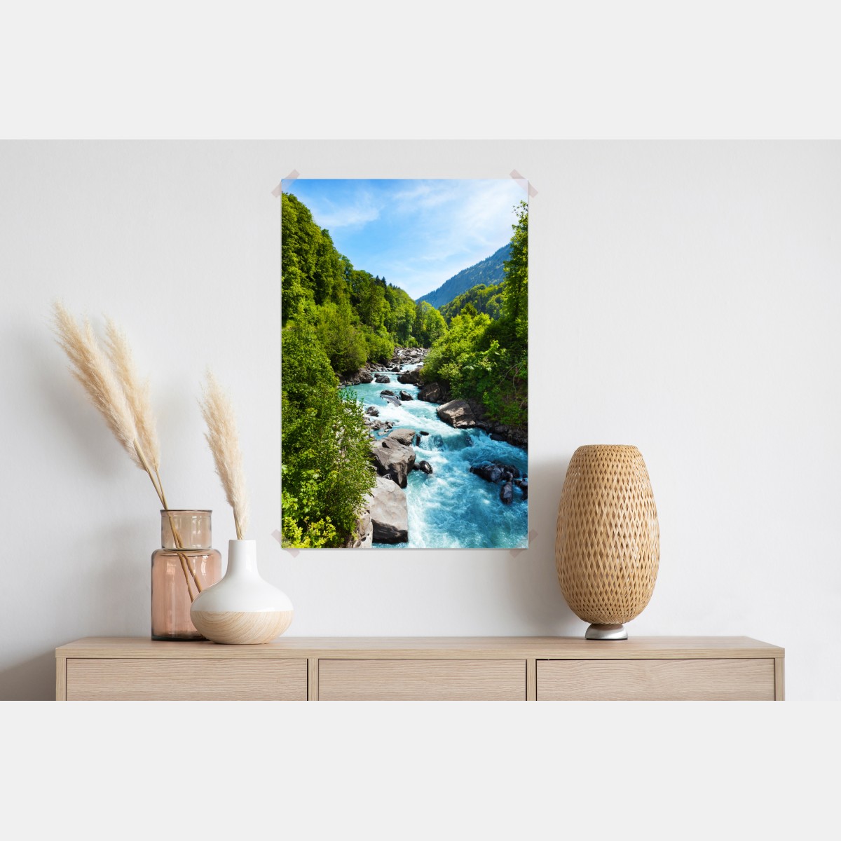 Plakat górska rzeka w bujnej zieleni – Wallissimo® Plakat górska rzeka w bujnej zieleni – Wallissimo®