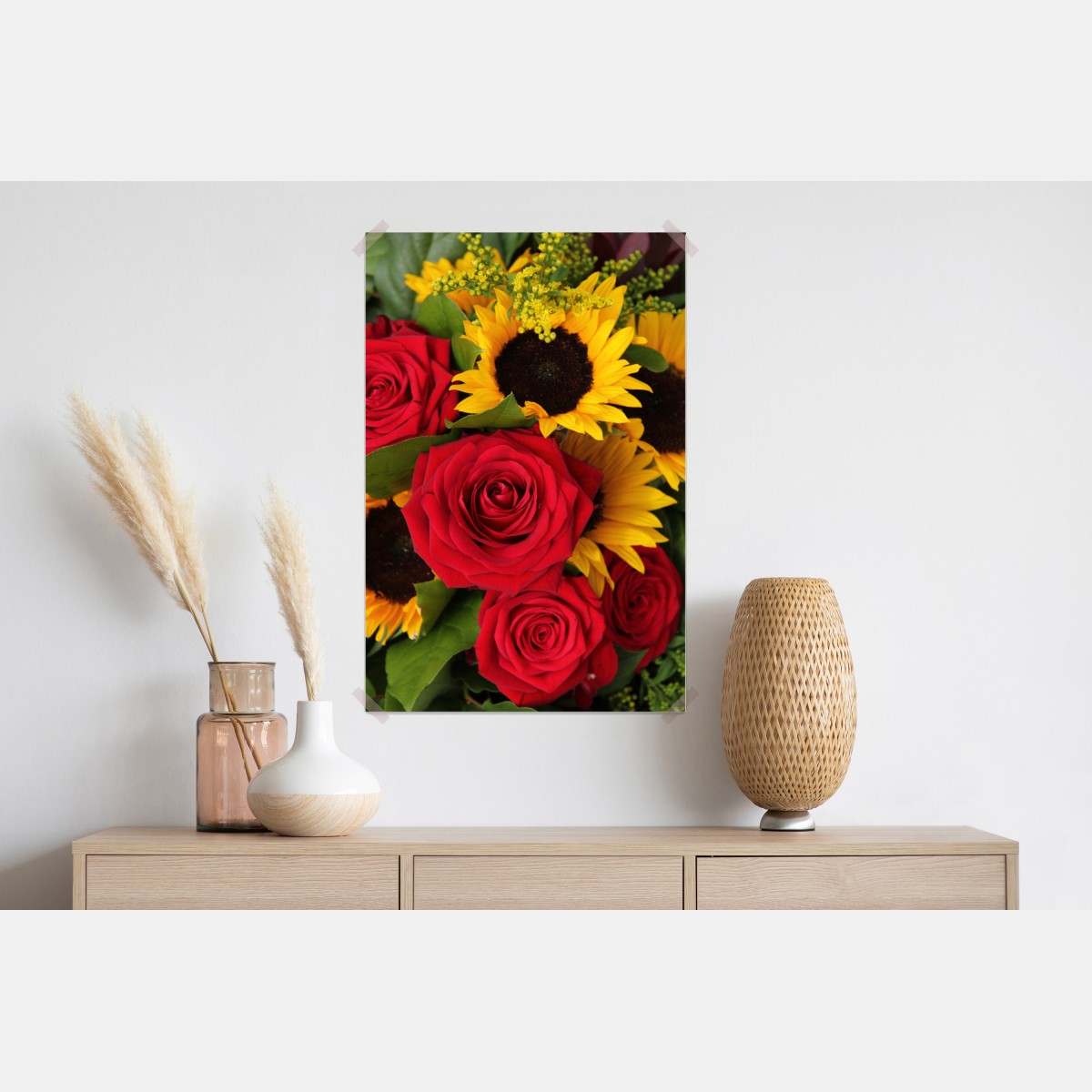 Plakat czerwone róże i słoneczniki w bukiecie – Wallissimo® Plakat czerwone róże i słoneczniki w bukiecie – Wallissimo®