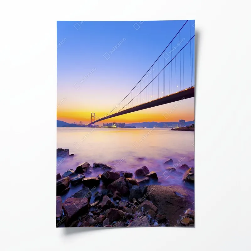 Plakat złoty zachód słońca nad mostem wiszącym