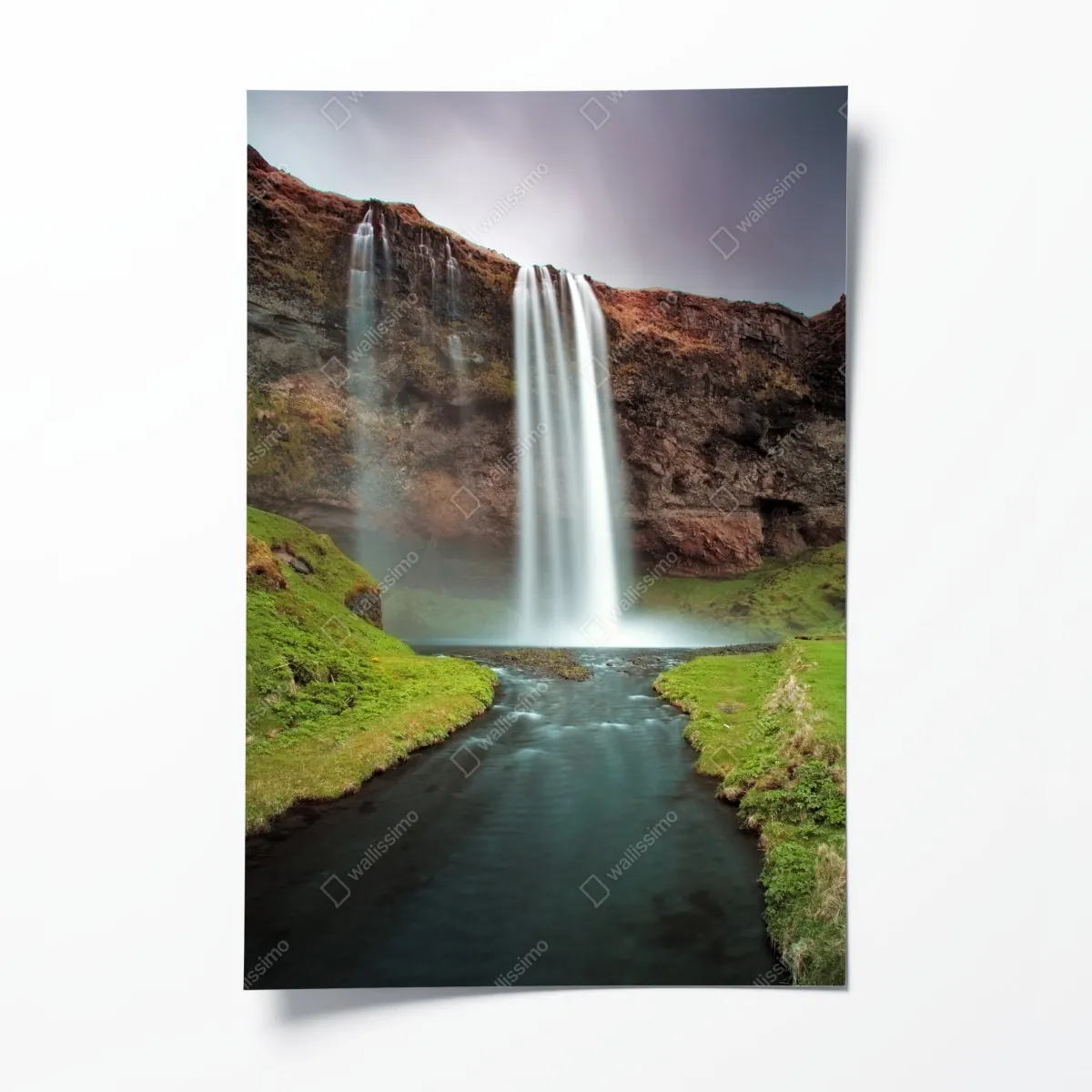 Plakat mglisty wodospad w bujnej dolinie – Wallissimo® Plakat mglisty wodospad w bujnej dolinie – Wallissimo®