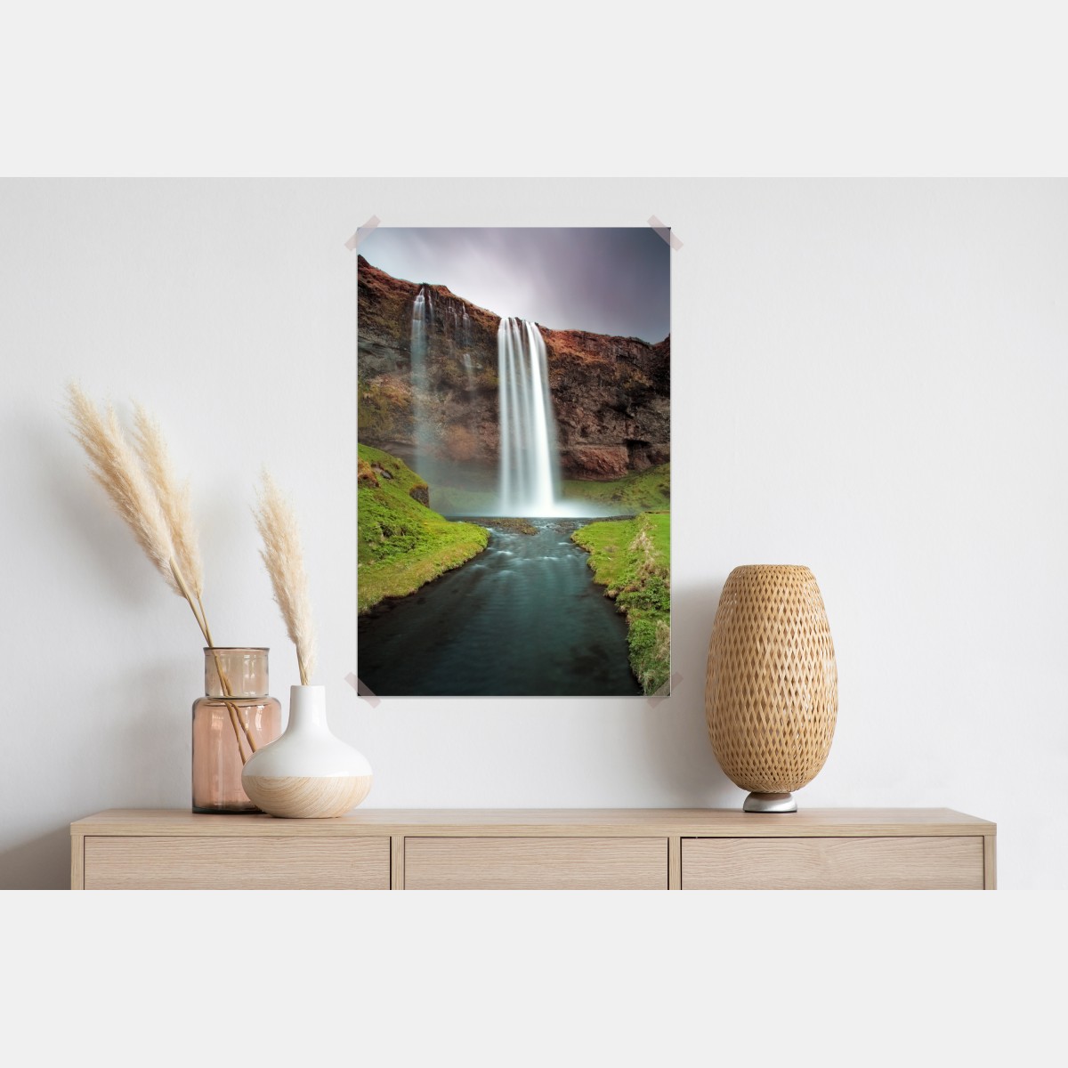 Plakat mglisty wodospad w bujnej dolinie – Wallissimo® Plakat mglisty wodospad w bujnej dolinie – Wallissimo®