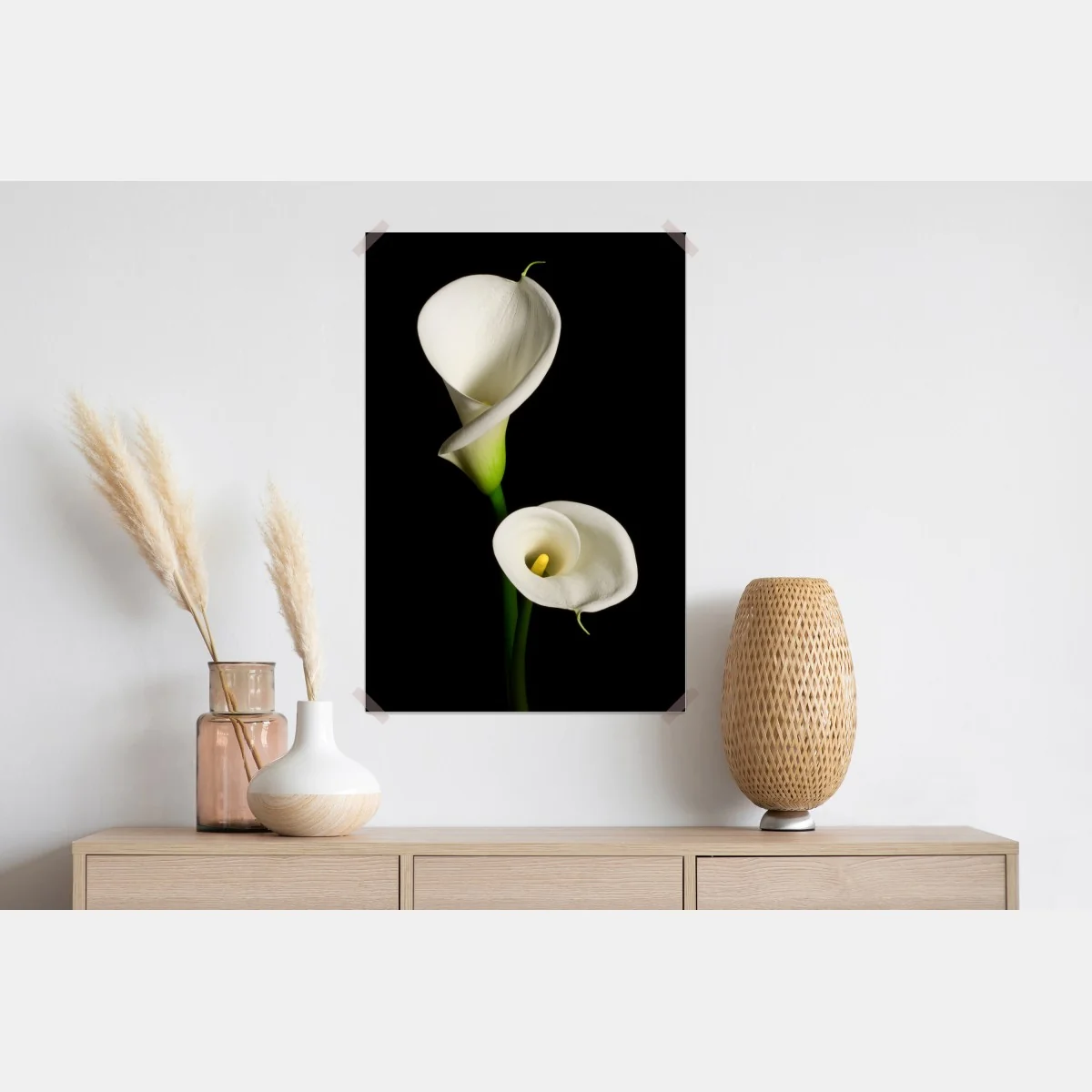 Plakat białe kalie na czarnym tle – Wallissimo® Plakat białe kalie na czarnym tle – Wallissimo®