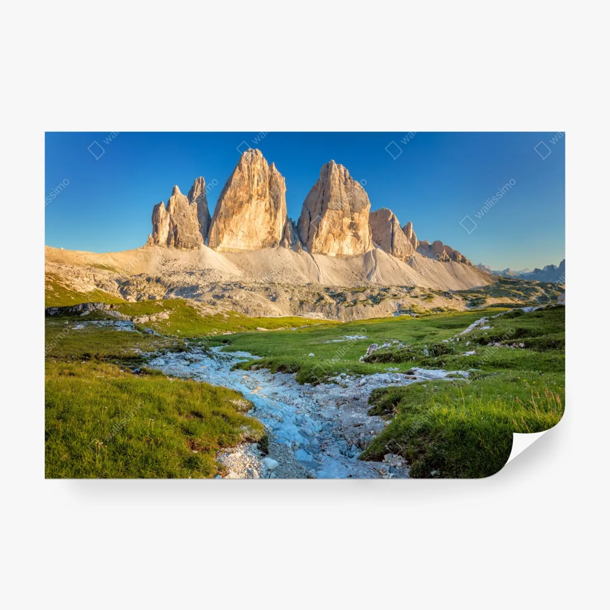 Fototapeta Tre Cime di Lavaredo nad alpejską łąką – Wallissimo® Fototapeta Tre Cime di Lavaredo nad alpejską łąką – Wallissimo®