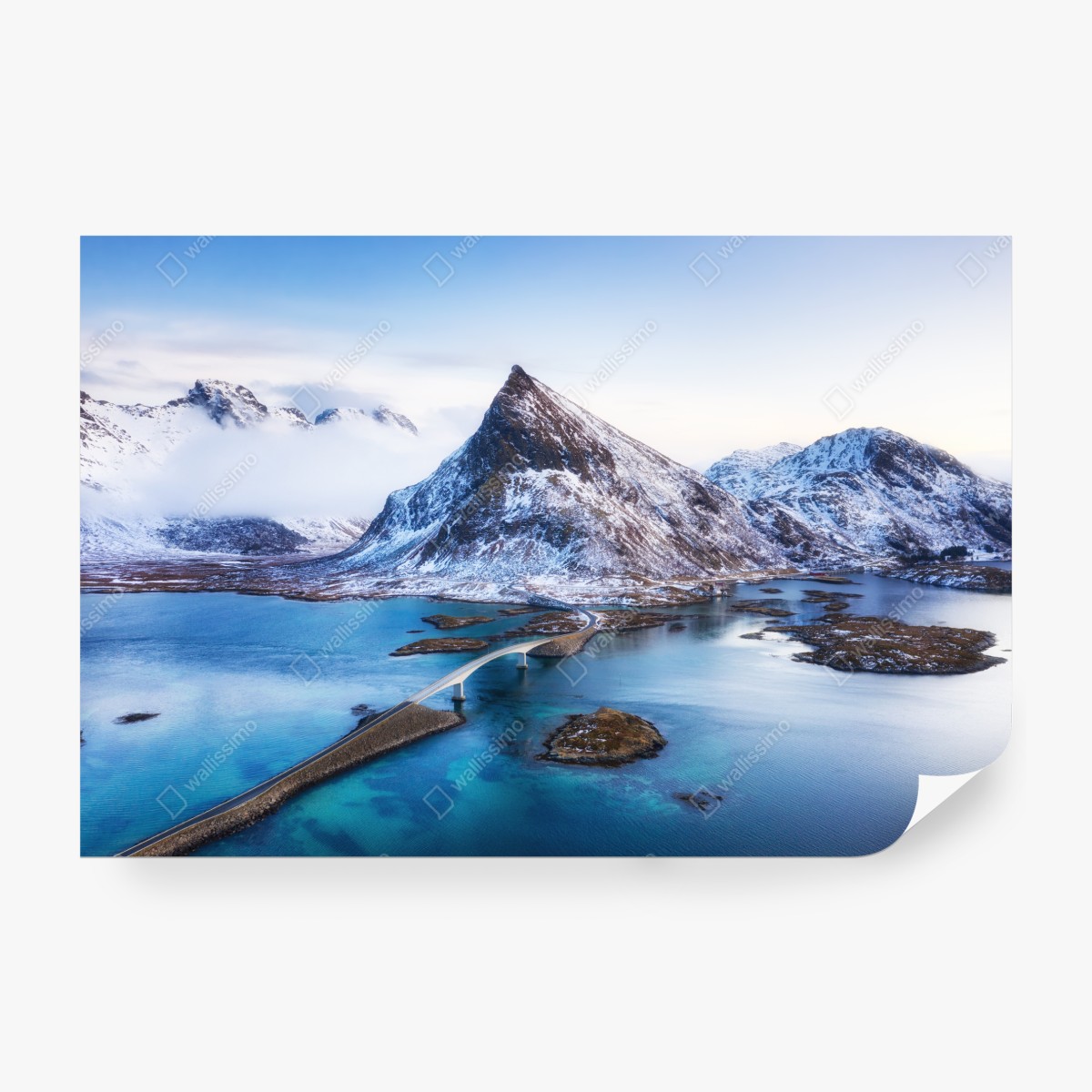 Fototapeta Lofoty most i góra z lotu ptaka – Wallissimo® Fototapeta Lofoty most i góra z lotu ptaka – Wallissimo®