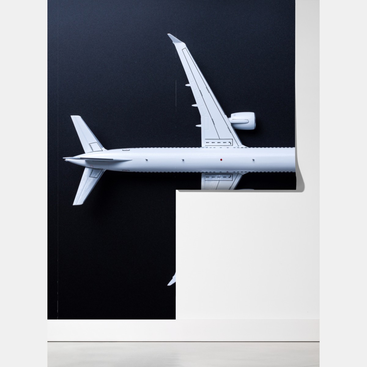 Fototapeta biały samolot widok z góry na czarnym tle – Wallissimo® Fototapeta biały samolot widok z góry na czarnym tle – Wallissimo®