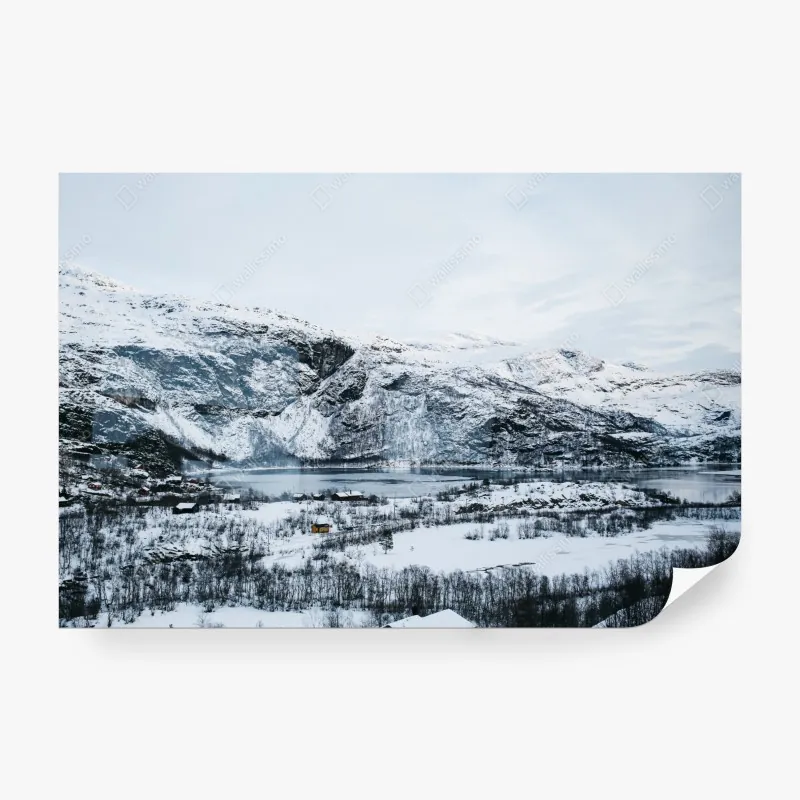 Fototapeta spokojny zimowy pejzaż górski nad zamarzniętym jeziorem