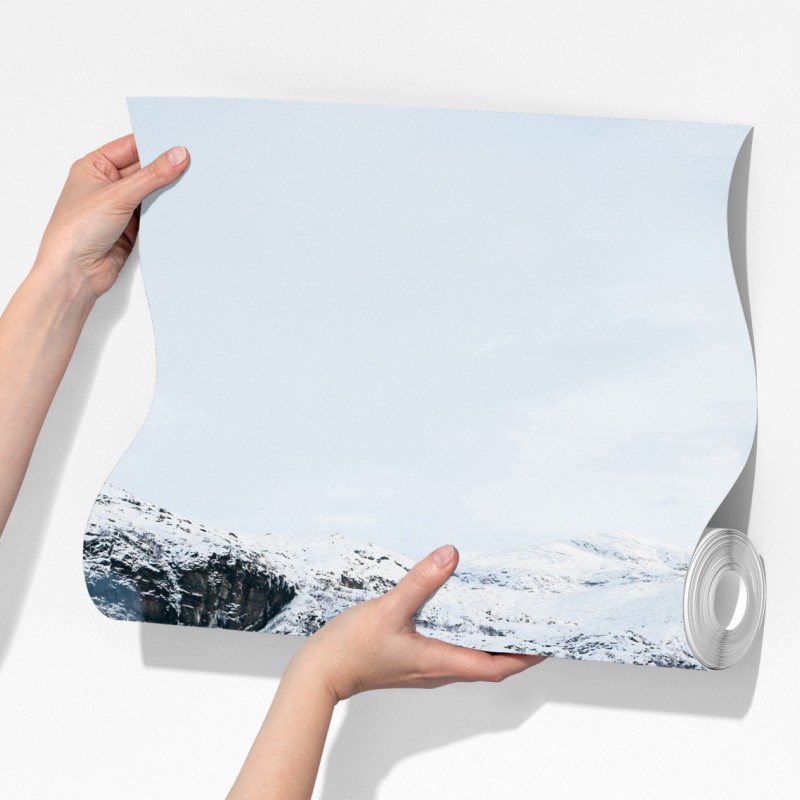 Fototapeta spokojny zimowy pejzaż górski nad zamarzniętym jeziorem – Wallissimo® Fototapeta spokojny zimowy pejzaż górski nad zamarzniętym jeziorem – Wallissimo®