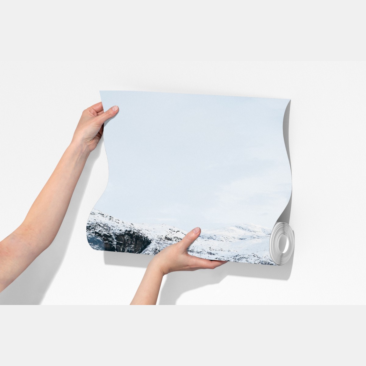 Fototapeta spokojny zimowy pejzaż górski nad zamarzniętym jeziorem – Wallissimo® Fototapeta spokojny zimowy pejzaż górski nad zamarzniętym jeziorem – Wallissimo®