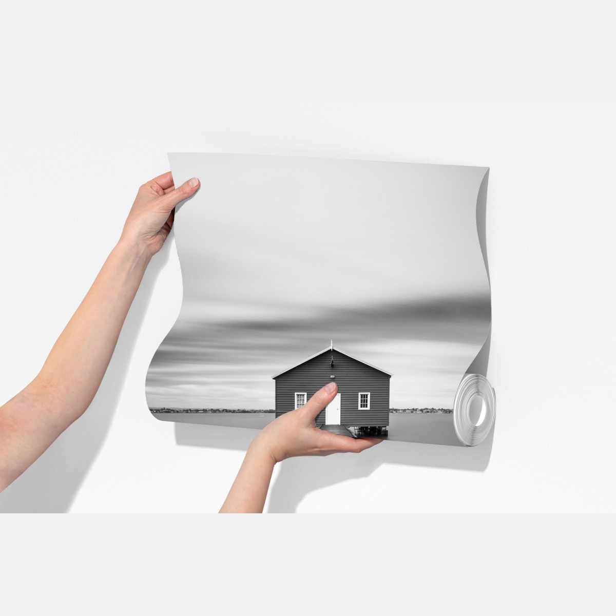 Fototapeta samotny domek na pomoście nad spokojną wodą – Wallissimo® Fototapeta samotny domek na pomoście nad spokojną wodą – Wallissimo®