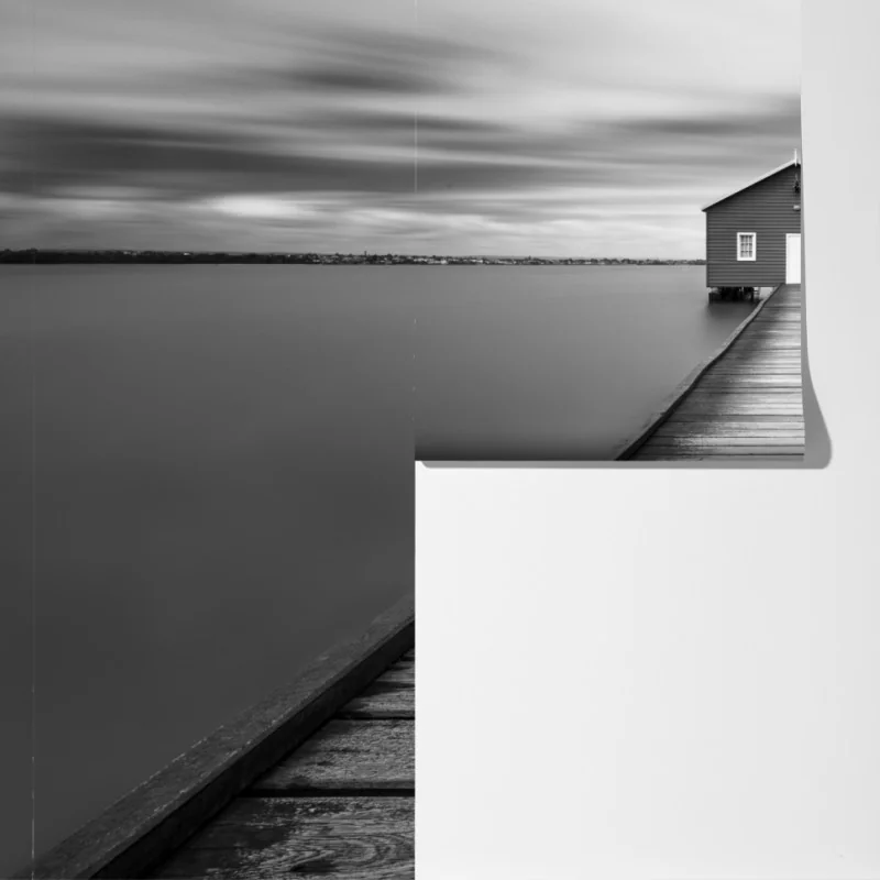 Fototapeta samotny domek na pomoście nad spokojną wodą – Wallissimo® Fototapeta samotny domek na pomoście nad spokojną wodą – Wallissimo®