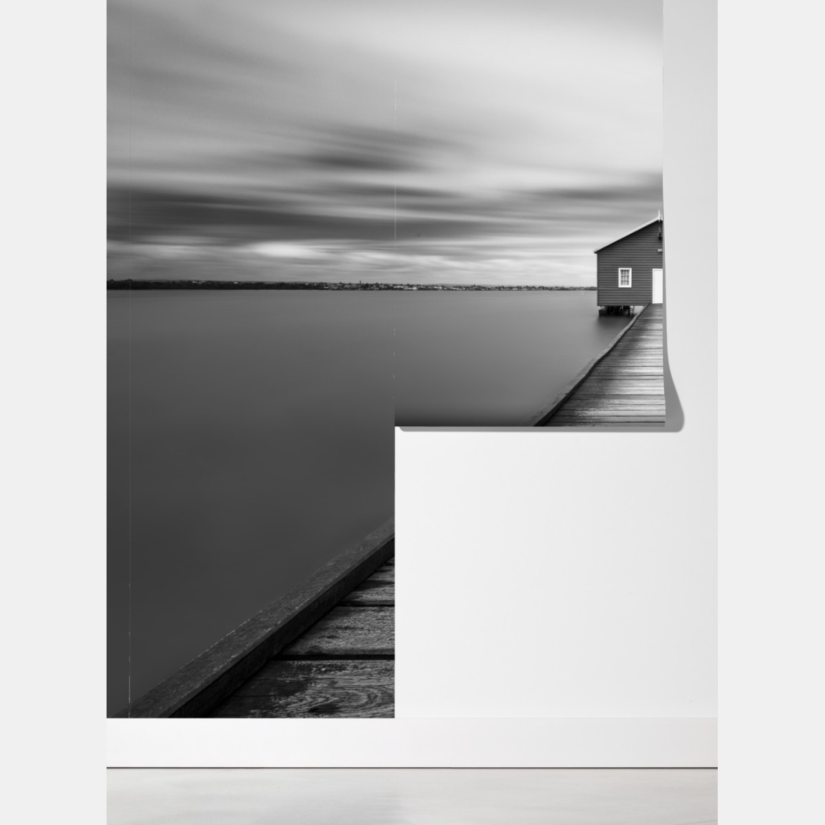 Fototapeta samotny domek na pomoście nad spokojną wodą – Wallissimo® Fototapeta samotny domek na pomoście nad spokojną wodą – Wallissimo®