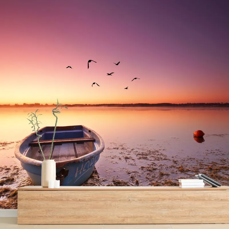 Fototapeta spokojna łódź o zmierzchu nad jeziorem – Wallissimo® Fototapeta spokojna łódź o zmierzchu nad jeziorem – Wallissimo®