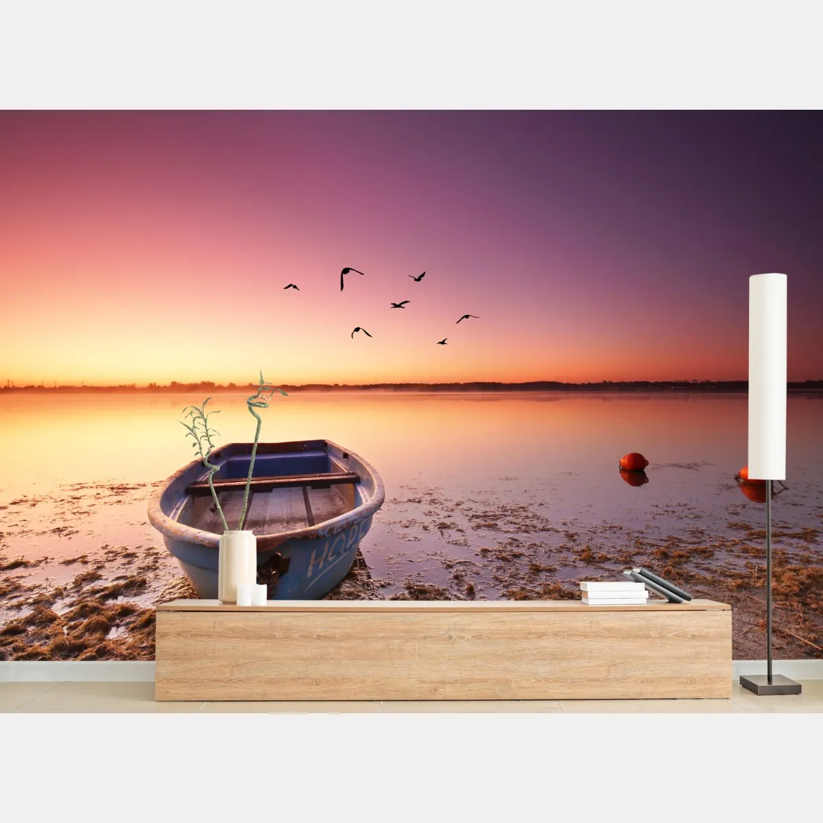 Fototapeta spokojna łódź o zmierzchu nad jeziorem – Wallissimo® Fototapeta spokojna łódź o zmierzchu nad jeziorem – Wallissimo®