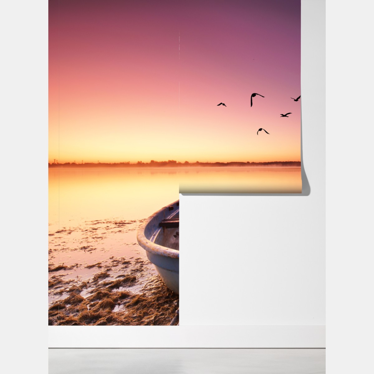 Fototapeta spokojna łódź o zmierzchu nad jeziorem – Wallissimo® Fototapeta spokojna łódź o zmierzchu nad jeziorem – Wallissimo®