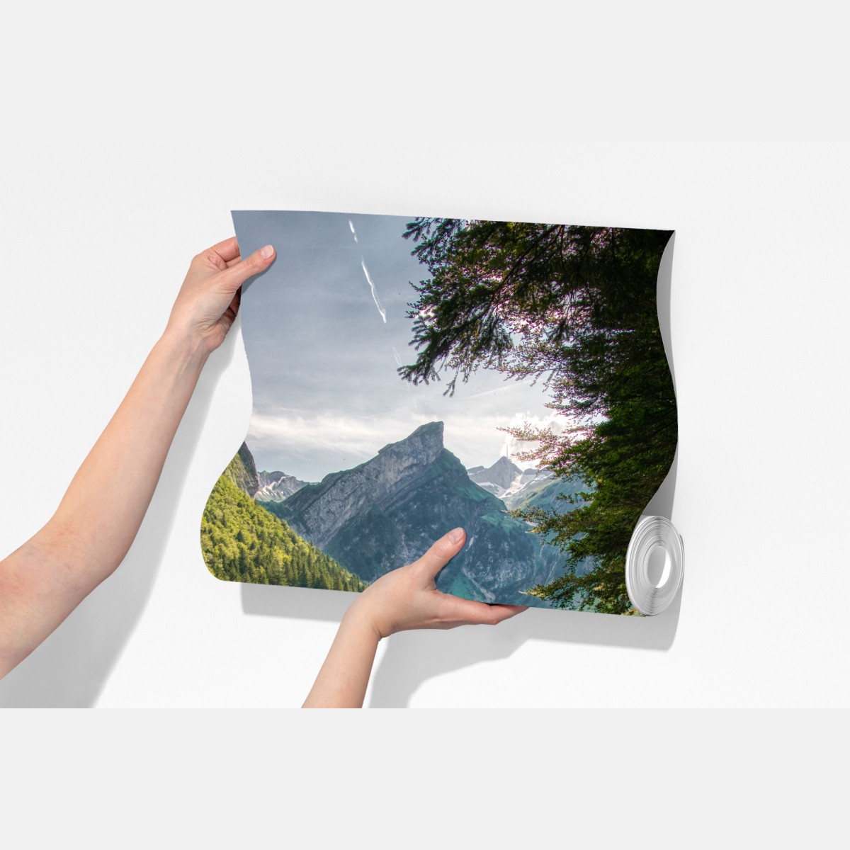 Fototapeta spokojne górskie jezioro z odbiciami lasu – Wallissimo® Fototapeta spokojne górskie jezioro z odbiciami lasu – Wallissimo®