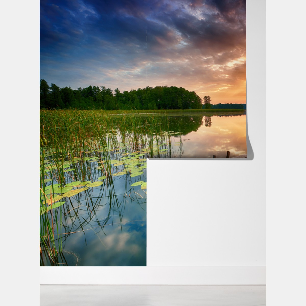 Fototapeta złoty wschód słońca nad spokojnym jeziorem – Wallissimo® Fototapeta złoty wschód słońca nad spokojnym jeziorem – Wallissimo®