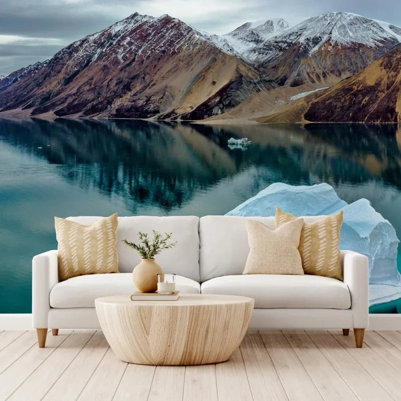 Fototapeta góra lodowa i odbicia gór w turkusowej wodzie