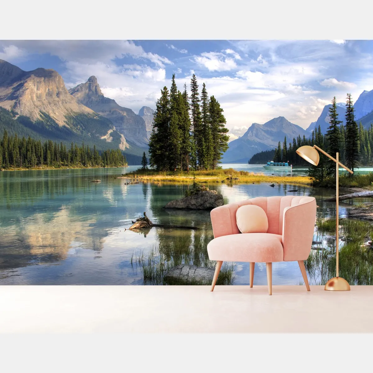 Fototapeta spokojne jezioro alpejskie z wyspą i górami – Wallissimo® Fototapeta spokojne jezioro alpejskie z wyspą i górami – Wallissimo®