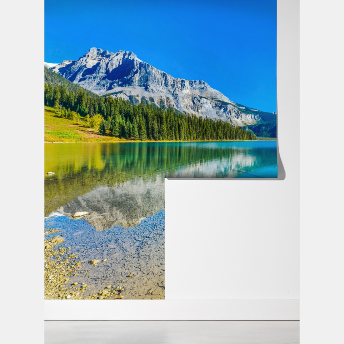 Fototapeta turkusowe alpejskie jezioro z odbiciami gór – Wallissimo® Fototapeta turkusowe alpejskie jezioro z odbiciami gór – Wallissimo®