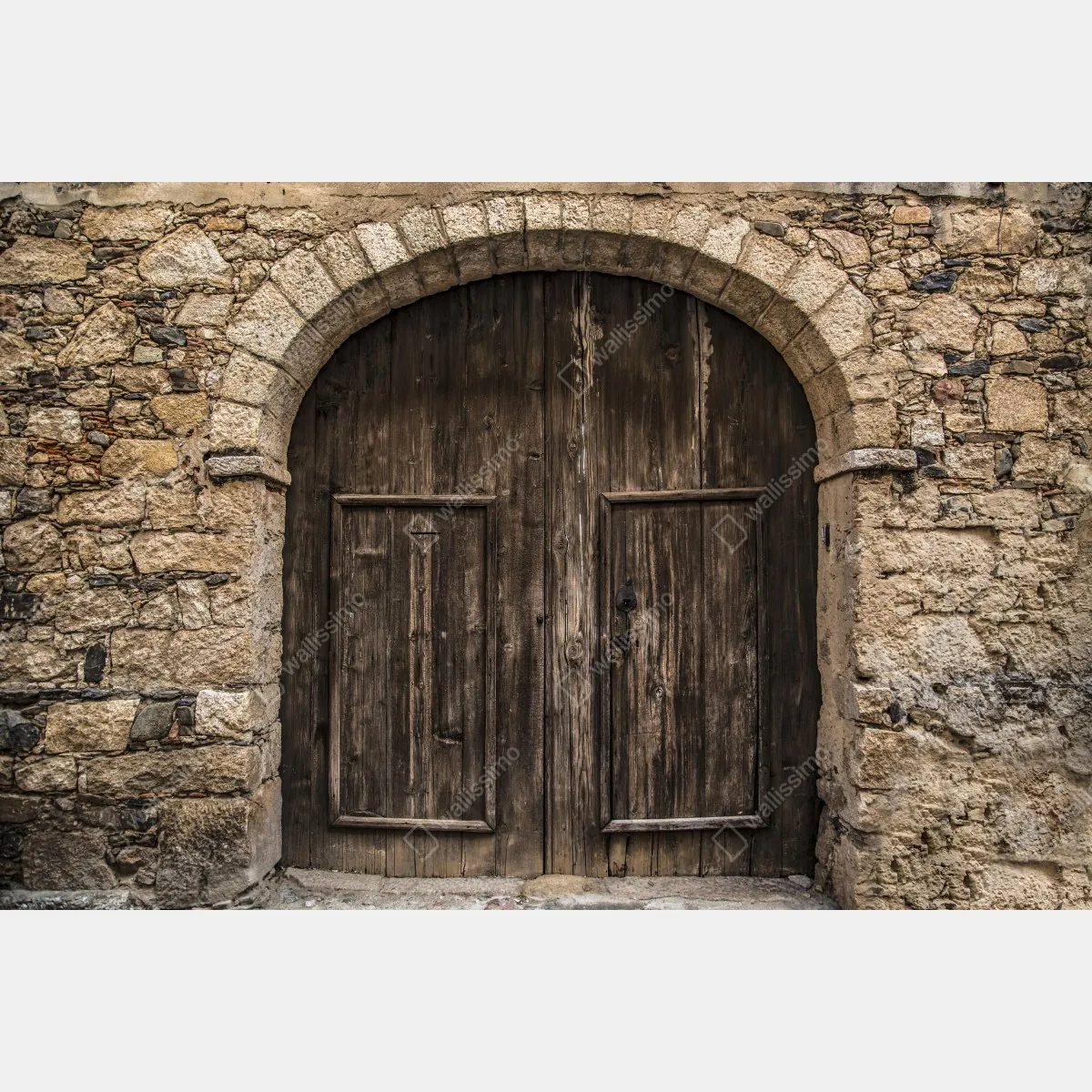 Fototapeta rustykalne drewniane drzwi w kamiennym łuku – Wallissimo® Fototapeta rustykalne drewniane drzwi w kamiennym łuku – Wallissimo®