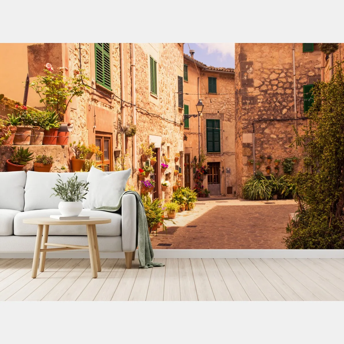 Fototapeta słoneczna uliczka śródziemnomorska z doniczkami – Wallissimo® Fototapeta słoneczna uliczka śródziemnomorska z doniczkami – Wallissimo®