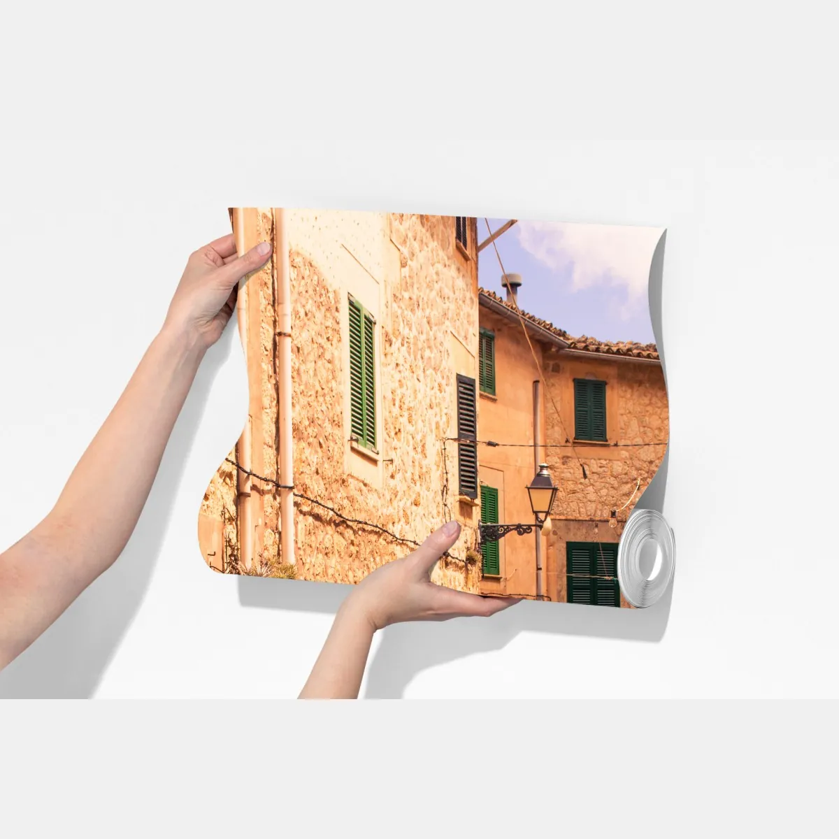 Fototapeta słoneczna uliczka śródziemnomorska z doniczkami – Wallissimo® Fototapeta słoneczna uliczka śródziemnomorska z doniczkami – Wallissimo®