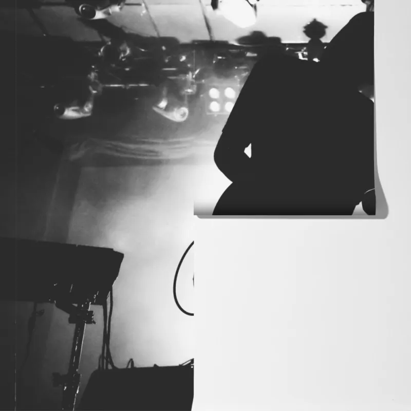 Fototapeta silweta gitarzysty na koncercie – Wallissimo® Fototapeta silweta gitarzysty na koncercie – Wallissimo®