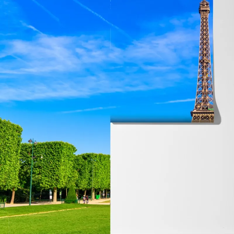 Fototapeta Wieża Eiffla na Polu Marsowym, żywy paryski krajobraz – Wallissimo® Fototapeta Wieża Eiffla na Polu Marsowym, żywy paryski krajobraz – Wallissimo®