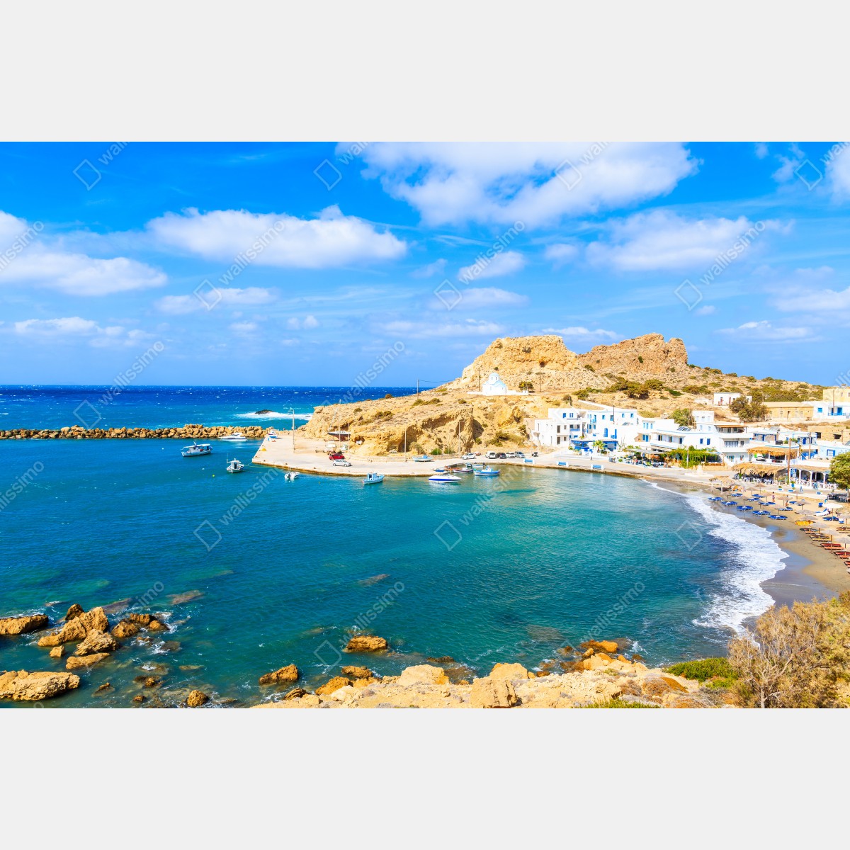 Fototapeta słoneczny port Finiki na wybrzeżu Karpathos – Wallissimo® Fototapeta słoneczny port Finiki na wybrzeżu Karpathos – Wallissimo®