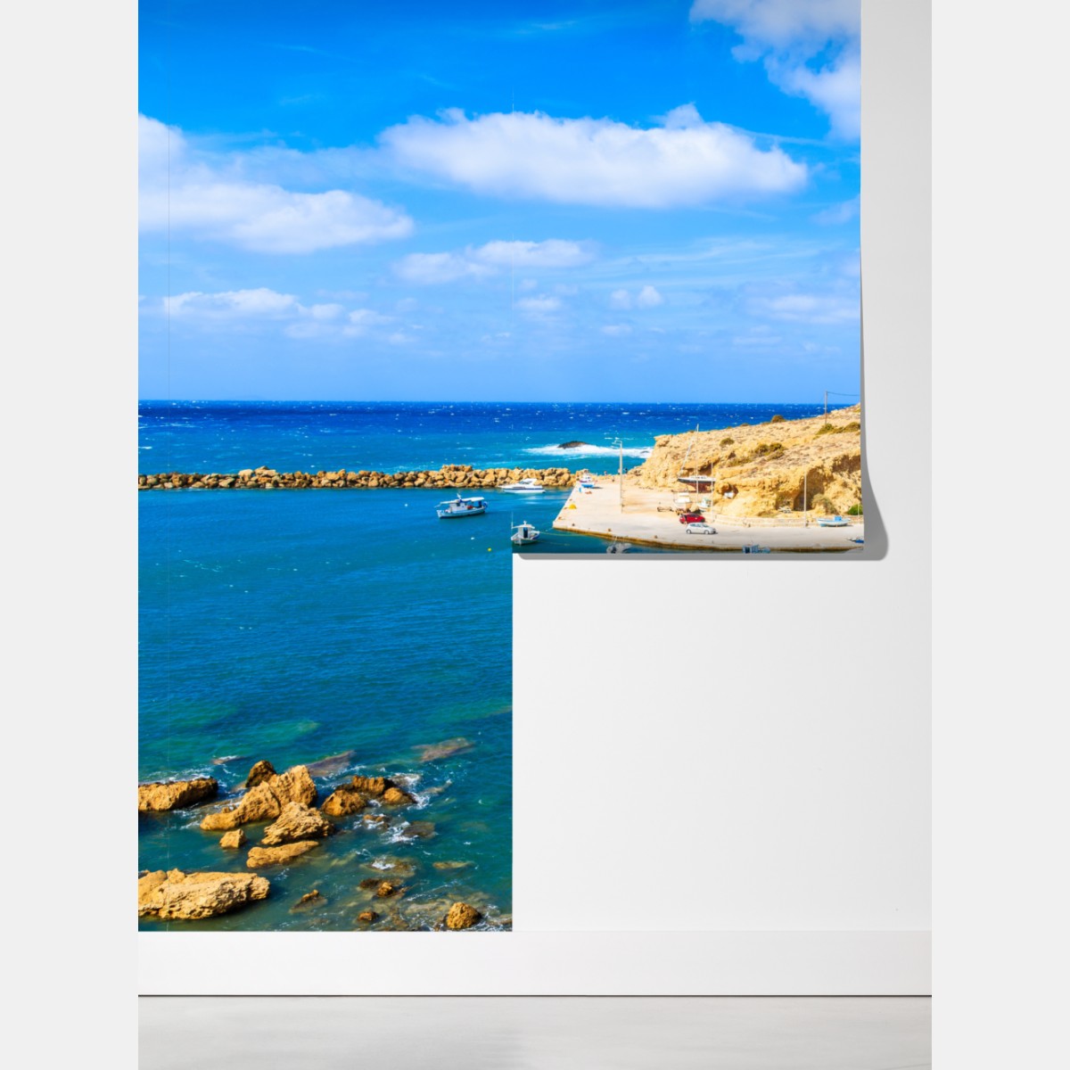 Fototapeta słoneczny port Finiki na wybrzeżu Karpathos – Wallissimo® Fototapeta słoneczny port Finiki na wybrzeżu Karpathos – Wallissimo®