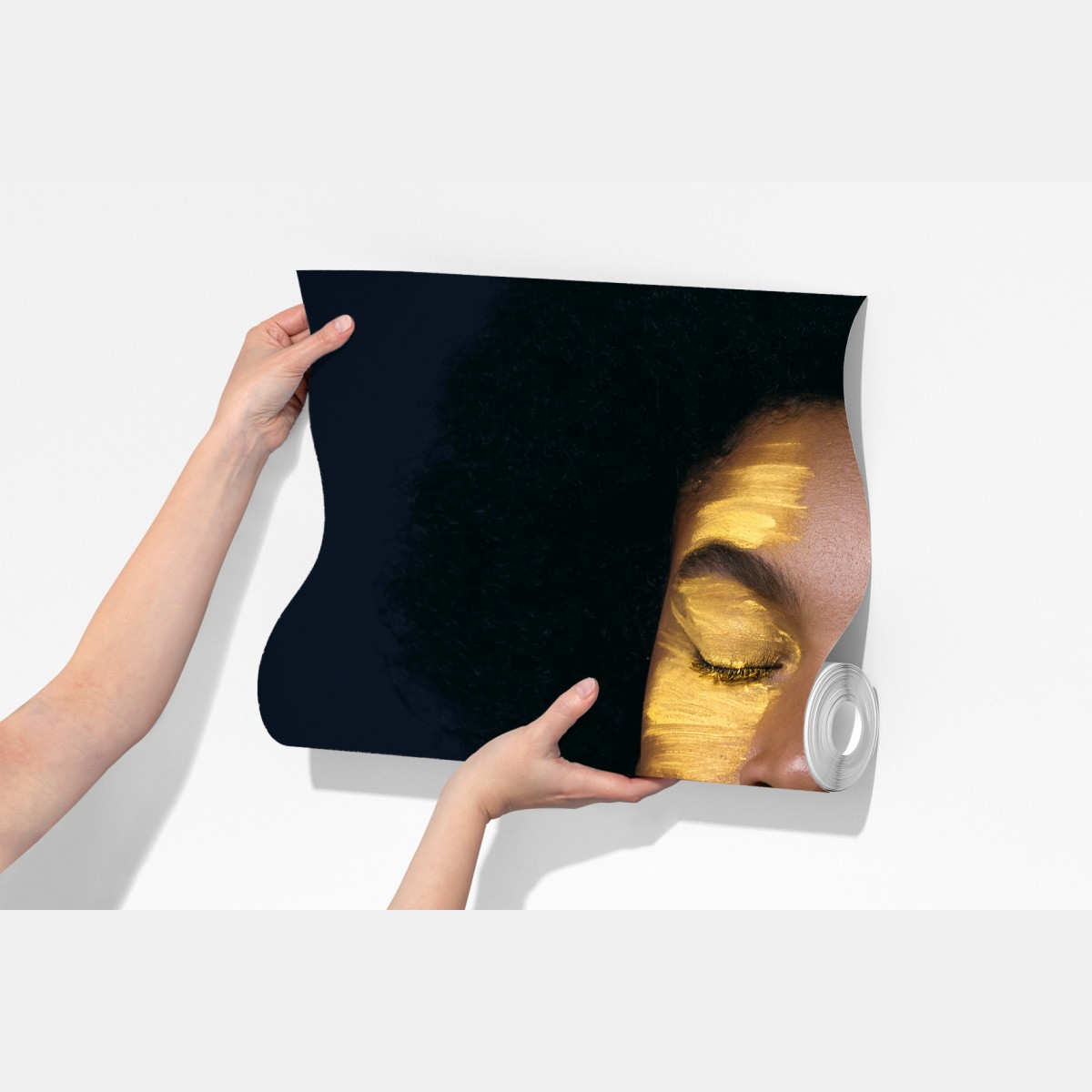 Fototapeta słonecznikowa muza: portret z płatkami słonecznika – Wallissimo® Fototapeta słonecznikowa muza: portret z płatkami słonecznika – Wallissimo®